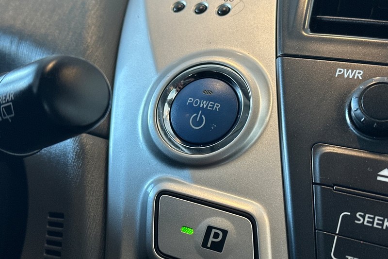 Toyota Prius v Vehicle Full-screen Gallery Image 22