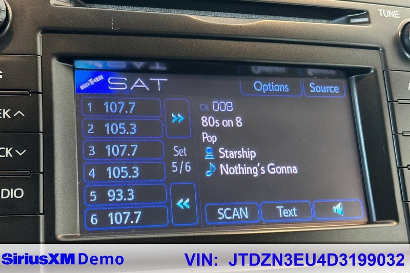 Toyota Prius v Vehicle Full-screen Gallery Image 28