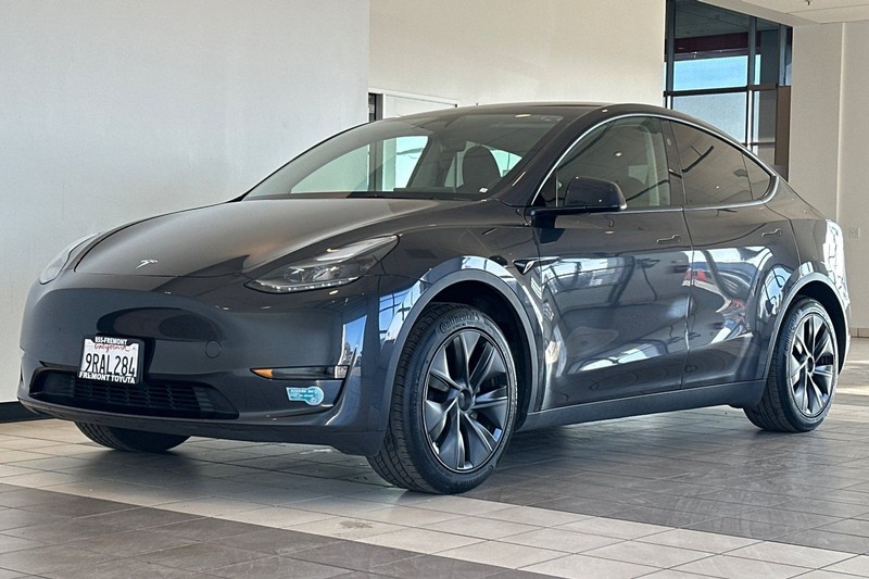 Tesla Model Y Vehicle Full-screen Gallery Image 08