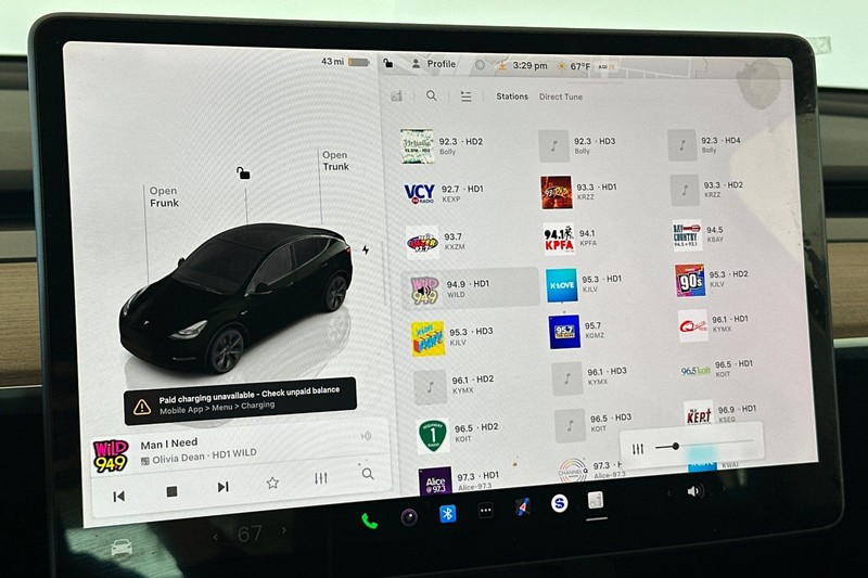 Tesla Model Y Vehicle Full-screen Gallery Image 18