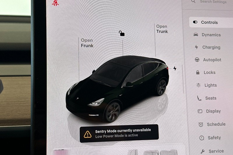 Tesla Model Y Vehicle Full-screen Gallery Image 24