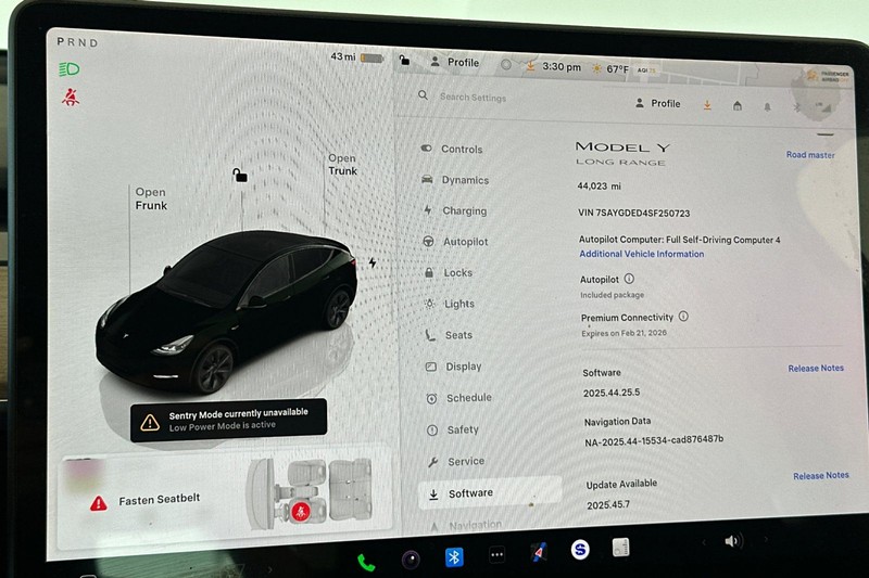 Tesla Model Y Vehicle Full-screen Gallery Image 27