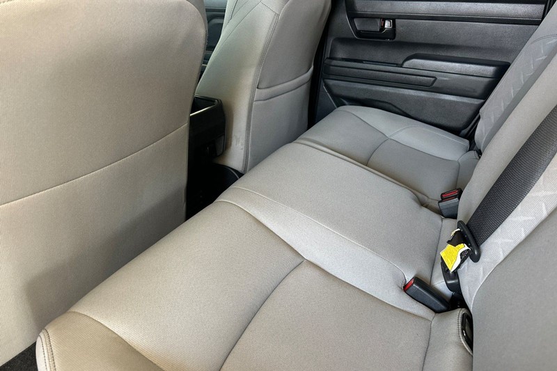 Toyota Tacoma 4WD Vehicle Full-screen Gallery Image 12