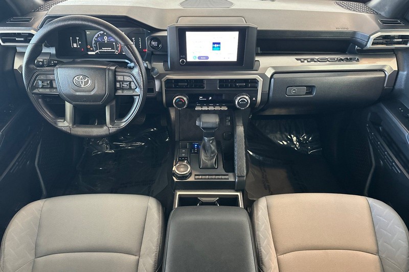 Toyota Tacoma 4WD Vehicle Full-screen Gallery Image 13