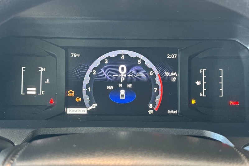 Toyota Tacoma 4WD Vehicle Full-screen Gallery Image 24