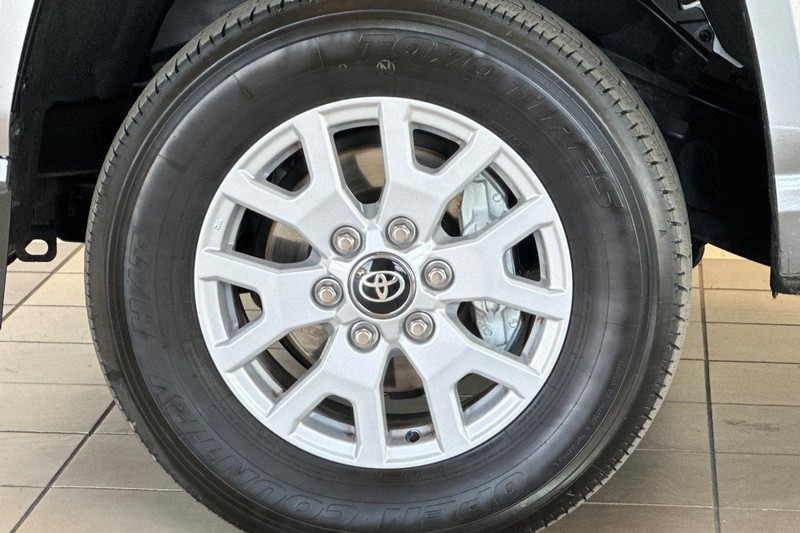 Toyota Tacoma 4WD Vehicle Full-screen Gallery Image 25