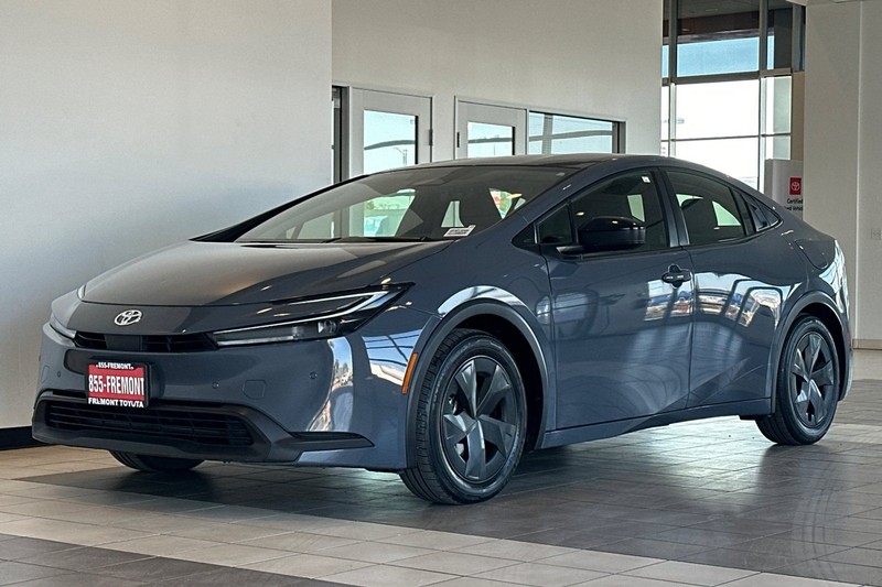 Toyota Prius Vehicle Full-screen Gallery Image 08