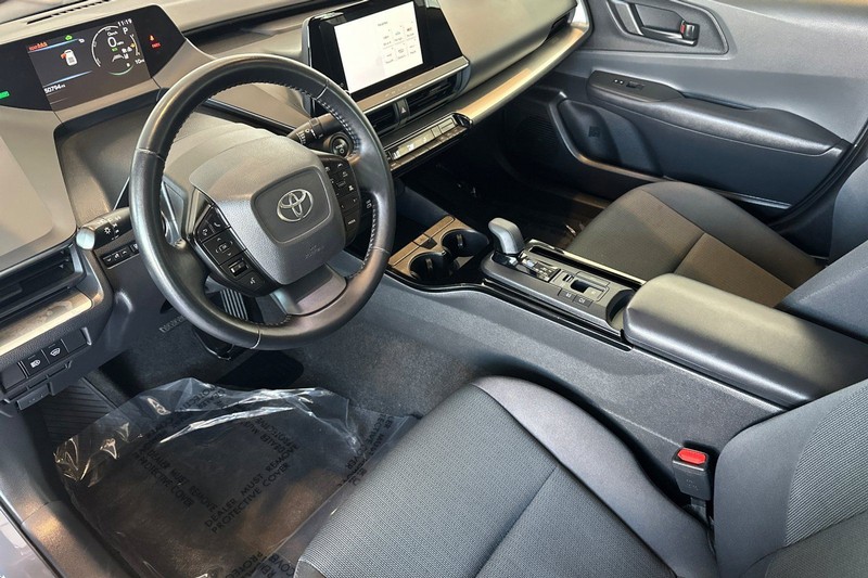 Toyota Prius Vehicle Full-screen Gallery Image 10