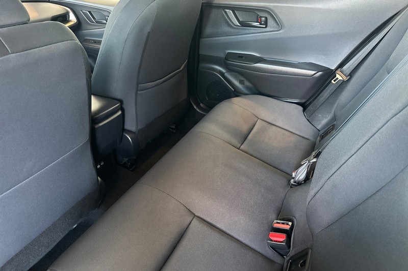 Toyota Prius Vehicle Full-screen Gallery Image 12