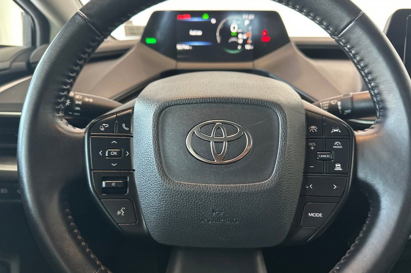 Toyota Prius Vehicle Full-screen Gallery Image 24