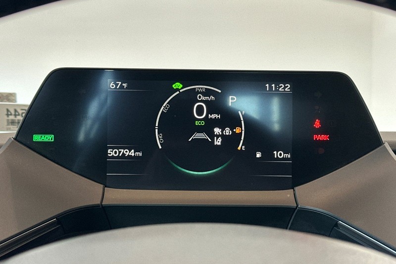 Toyota Prius Vehicle Full-screen Gallery Image 28