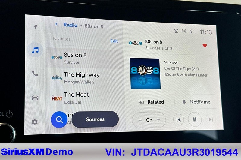 Toyota Prius Vehicle Full-screen Gallery Image 29