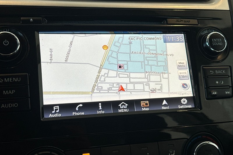 Nissan Altima Vehicle Full-screen Gallery Image 18