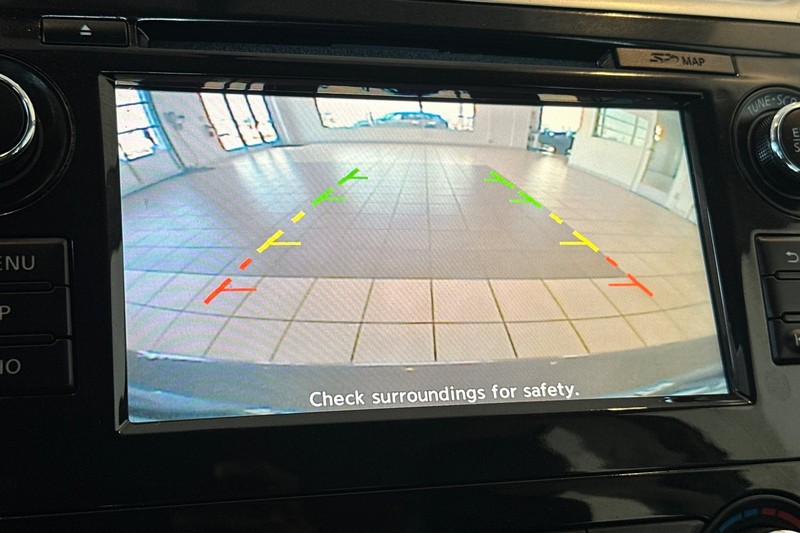 Nissan Altima Vehicle Full-screen Gallery Image 19