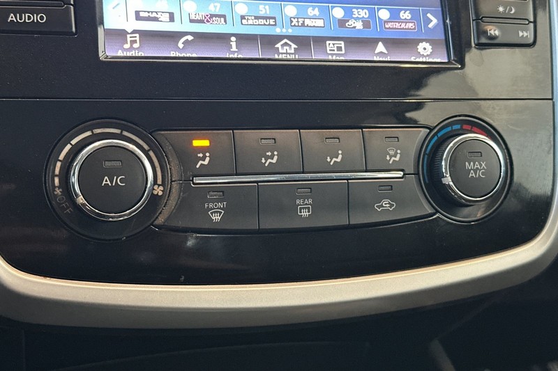 Nissan Altima Vehicle Full-screen Gallery Image 20