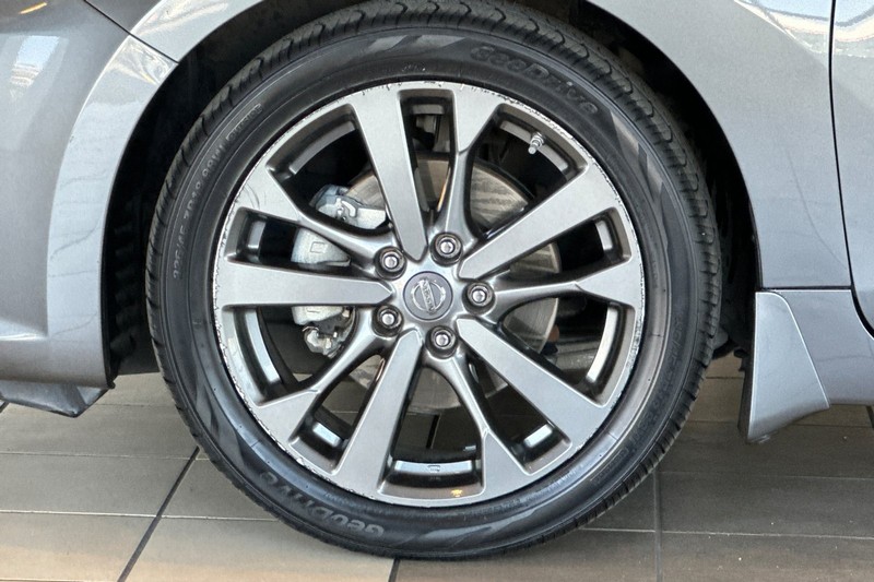 Nissan Altima Vehicle Full-screen Gallery Image 26