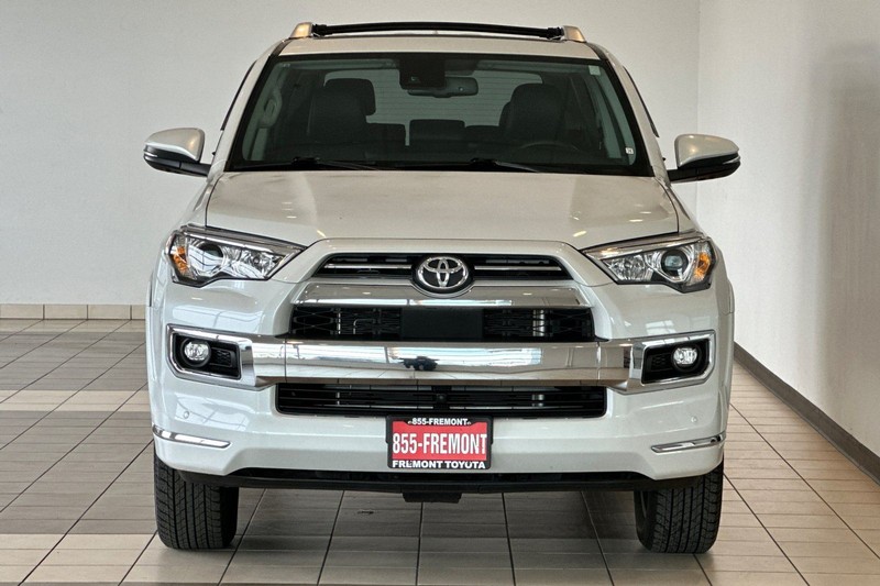 Toyota 4Runner Vehicle Full-screen Gallery Image 09