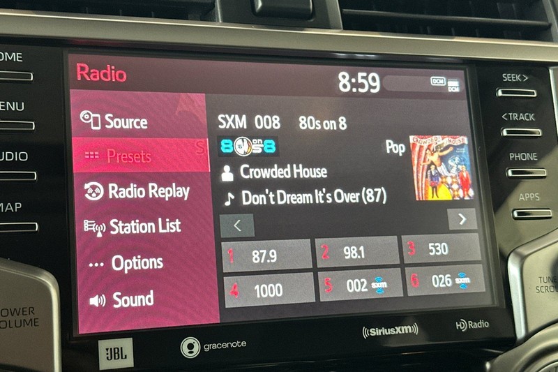 Toyota 4Runner Vehicle Full-screen Gallery Image 18