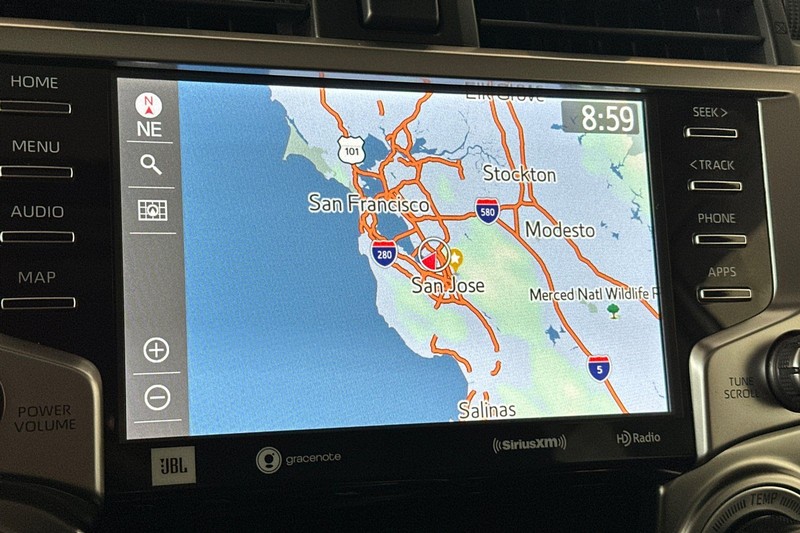 Toyota 4Runner Vehicle Full-screen Gallery Image 19