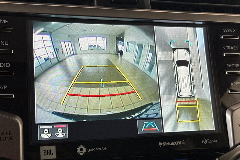 Toyota 4Runner Vehicle Full-screen Gallery Image 20