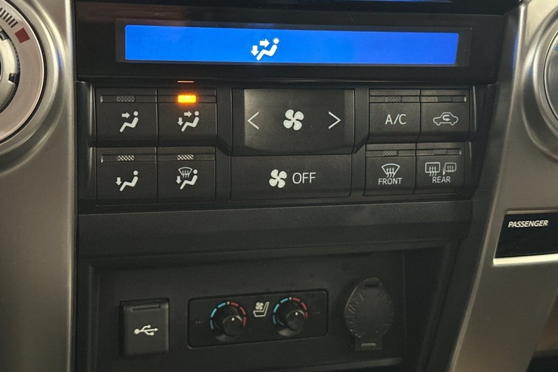 Toyota 4Runner Vehicle Full-screen Gallery Image 21
