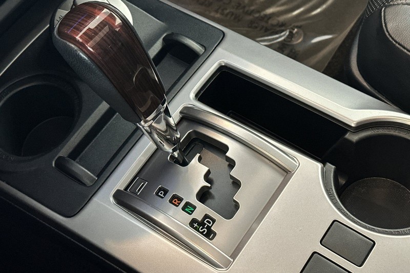 Toyota 4Runner Vehicle Full-screen Gallery Image 22