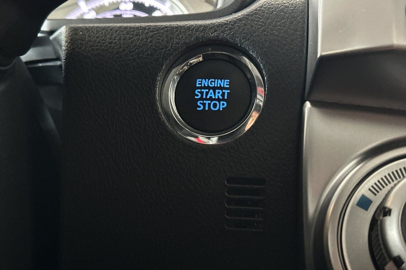 Toyota 4Runner Vehicle Full-screen Gallery Image 23