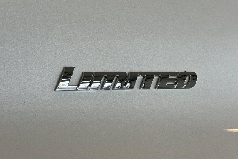 Toyota 4Runner Vehicle Full-screen Gallery Image 28