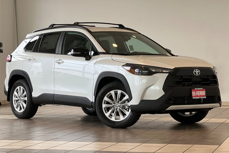 Toyota Corolla Cross Vehicle Full-screen Gallery Image 02