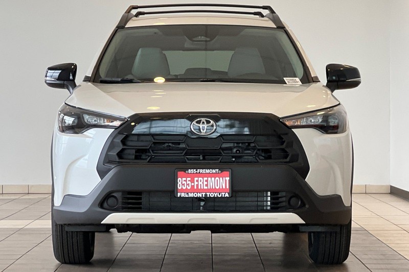 Toyota Corolla Cross Vehicle Full-screen Gallery Image 03