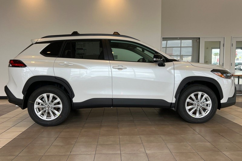 Toyota Corolla Cross Vehicle Full-screen Gallery Image 04