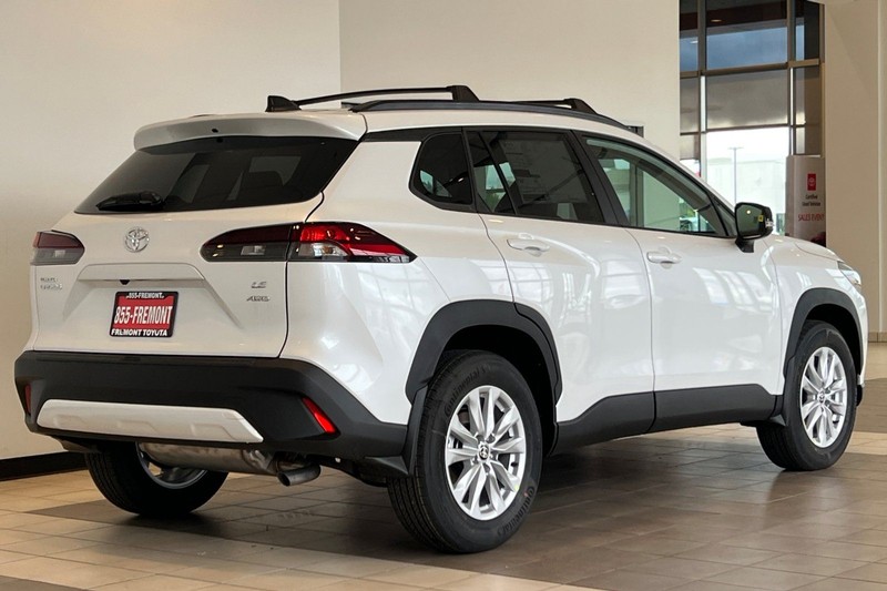 Toyota Corolla Cross Vehicle Full-screen Gallery Image 05