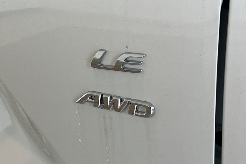 Toyota Corolla Cross Vehicle Full-screen Gallery Image 07