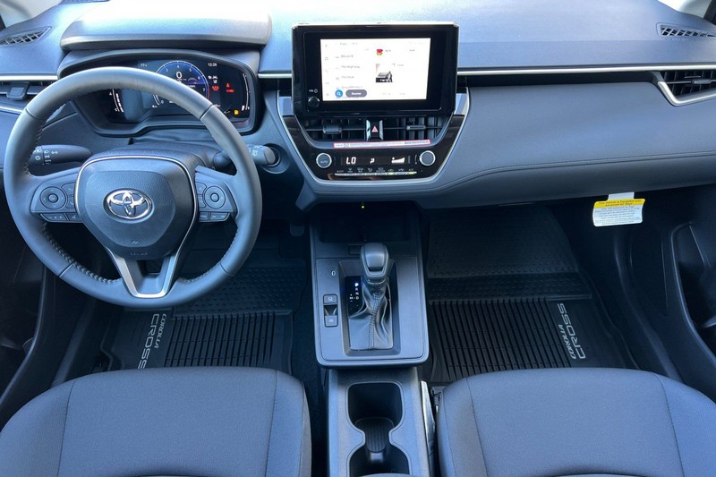 Toyota Corolla Cross Vehicle Full-screen Gallery Image 11