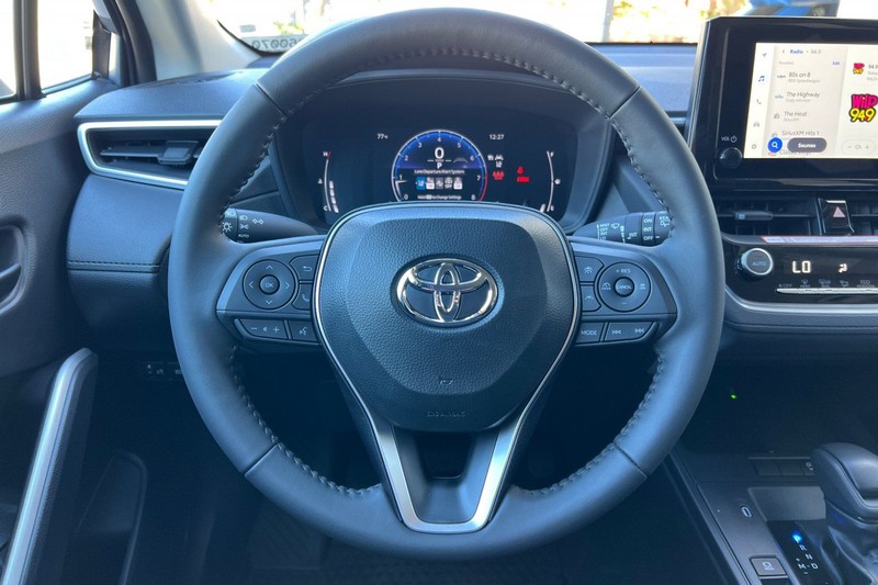 Toyota Corolla Cross Vehicle Full-screen Gallery Image 21