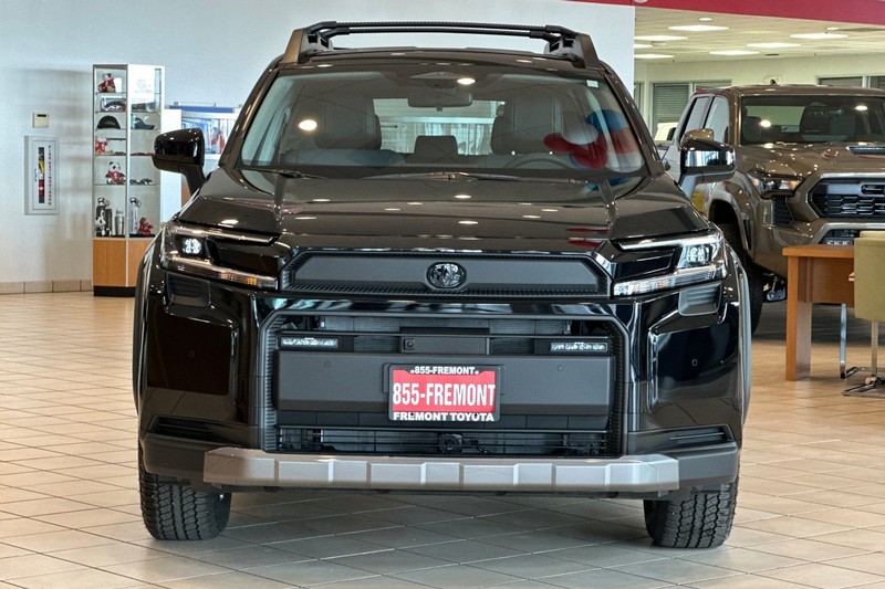 Toyota RAV4 Vehicle Full-screen Gallery Image 03