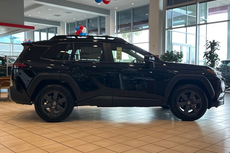 Toyota RAV4 Vehicle Full-screen Gallery Image 04