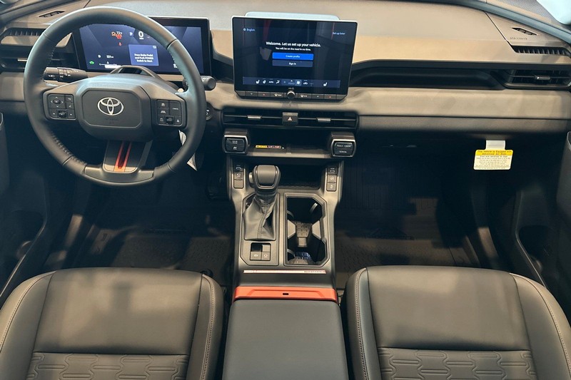 Toyota RAV4 Vehicle Full-screen Gallery Image 11