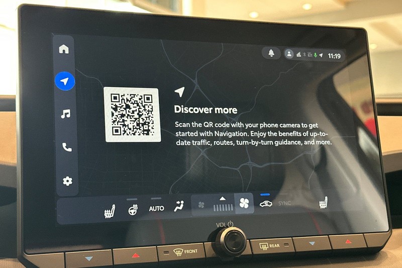 Toyota RAV4 Vehicle Full-screen Gallery Image 17