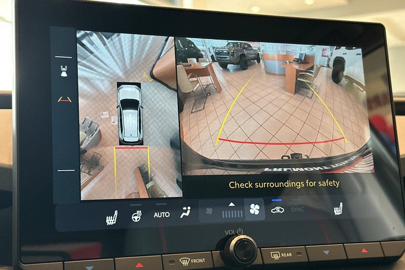 Toyota RAV4 Vehicle Full-screen Gallery Image 18