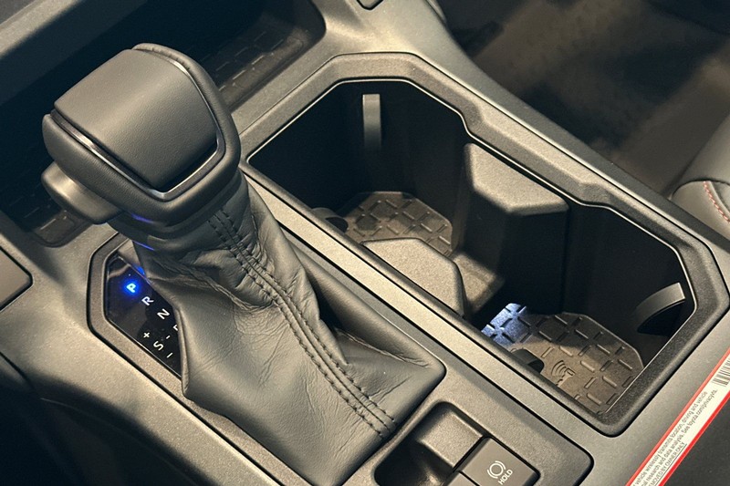 Toyota RAV4 Vehicle Full-screen Gallery Image 20