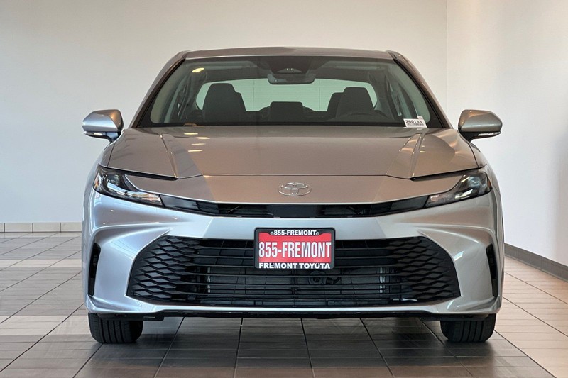 Toyota Camry Vehicle Full-screen Gallery Image 03