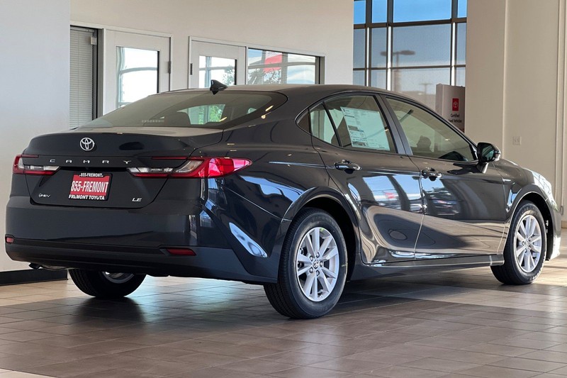 Toyota Camry Vehicle Full-screen Gallery Image 05