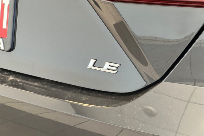 Toyota Camry Vehicle Full-screen Gallery Image 07