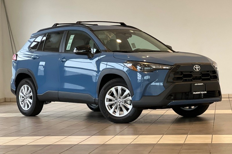 Toyota Corolla Cross Vehicle Full-screen Gallery Image 02