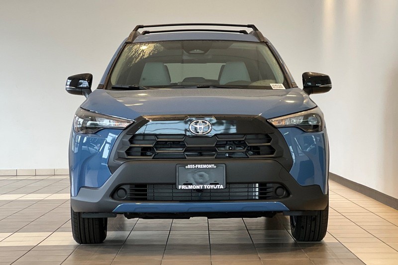 Toyota Corolla Cross Vehicle Full-screen Gallery Image 03