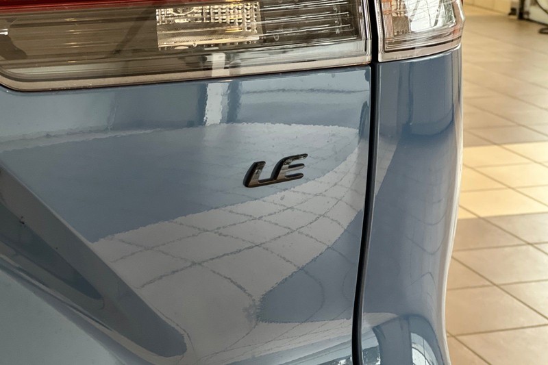 Toyota Corolla Cross Vehicle Full-screen Gallery Image 07