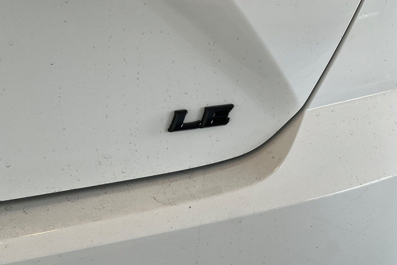 Toyota Camry Vehicle Full-screen Gallery Image 07