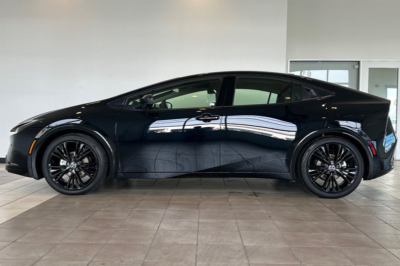 Toyota Prius Vehicle Full-screen Gallery Image 07