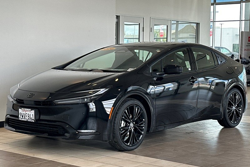 Toyota Prius Vehicle Full-screen Gallery Image 08